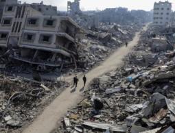 بيوت على حافة الهاوية الغزيون تحت أسقف وجدران على وشك الانهيار 