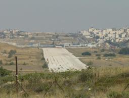   حماس: مخطط الاحتلال الاستيطاني الذي يستهدف أراضي مشروع مطار قلنديا يشكل اعتداء مباشرا على مدينة القدس