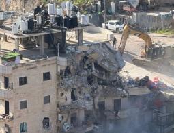 حماس: هدم عمارة سكنية في واد قدوم بسلوان جريمة حرب وتصعيد خطير لتهجير المقدسيين