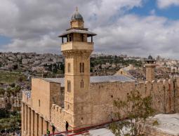 الاحتلال يسحب صلاحيات إدارة المسجد الإبراهيمي من بلدية الخليل