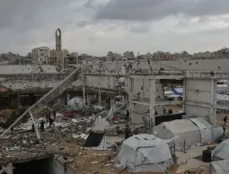 غزة بين مطرقة الكارثة الإنسانية وسندان التحول السياسي