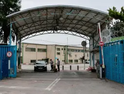 (إسرائيل) تُخطر الأونروا بقطع الكهرباء والمياه عن مقارها في القدس