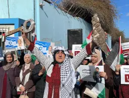 اسم فلسطين خارج المنهاج.. تعديل خريطة في كتاب الأونروا يفجّر احتجاجات اللاجئين بلبنان