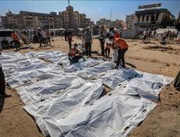 الدفاع المدني ينتشل 37 جثمانًا لشهداء من حي الدرج وسط مدينة غزة