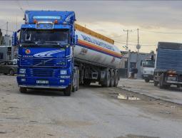 الوقود في غزة: من مورد خدمي إلى أداة ضغط سياسية