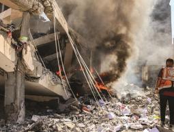 تحت الأنقاض وبإمكانات شبه معدومة.. الدفاع المدني يعود إلى شمال غزة