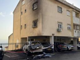 مركبات أحرقت بفعل الشظايا الصاروخية الإيرانية على حيفا شمال فلسطين المحتلة