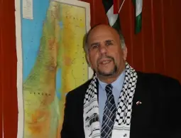 الكاتب عمر فارس
