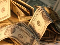 الدولار يرتفع