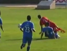 لحظة تعرض نصار للعرقلة من القن