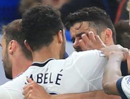 لحظة اعتداء ديمبيلي على كوستا