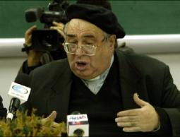 الأب مانويل مسلم رئيس دائرة العالم المسيحي