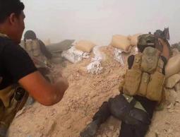 عناصر من القوات العراقية أثناء اشتباك سابق مع مسلحي تنظيم الدولة قرب الفلوجة