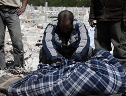 غارات النظام تقتل عشرات المدنيين بريف دمشق