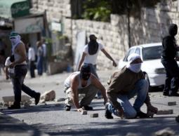 مواجهات بين الشباب الفلسطينين وجنود الإحتلال (أرشيفية)