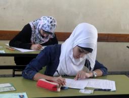 طالبات تقدم امتحانات التوجيهي (أرشيف)