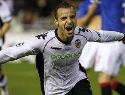 "سولدادو" يجدد عقده مع "الخفافيش" الإسبانية