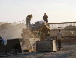 عمال محجر يفتقر إلى المستلزمات السلامة المهنية