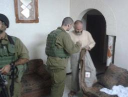 صورة الوزير السابق لحظة اعتقاله