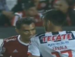 لحظة عض اللاعب