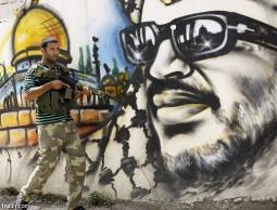 لاجئ فلسطيني مسلح في مخيم بلبنان (أرشيفية)