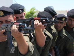 قوات السلطة خلال تدريب عسكري (الأرشيف)