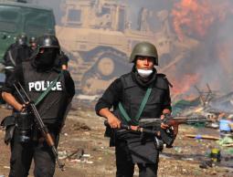 قوات أمن مشاركه في فض إعتصام النهضة