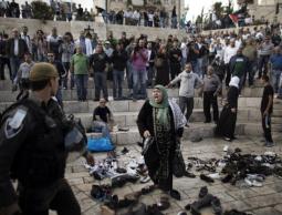 مستوطنون وشرطة الاحتلال في باحات الاقصى (أرشيف)