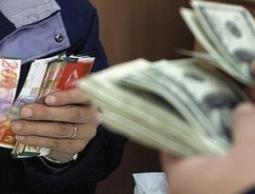 من يقف وراء التباين الكبير في سعر صرف الدولار؟