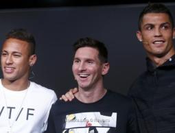 من اليمين: رونالدو، وميسي، ونيمار