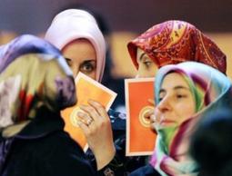 محجبات في تركيا (الأرشيف)