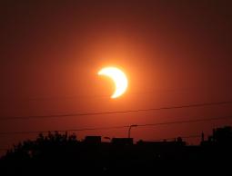 كسوف الشمس (الأرشيف)