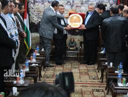 هنية يستقبل وفد رجال أعمال من الضفة