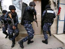 أجهزة السلطة تعتقل فلسطينين