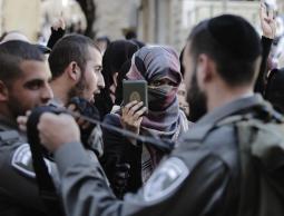 خلال منع قوات الاحتلال للمصلين من الدخول للمسجد الأقصى (الأرشيف)
