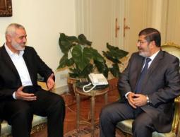 لقاء مرسي و هنية (الأرشيف)