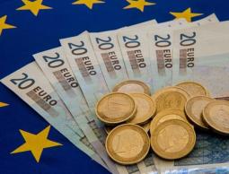 هبوط اليورو وسط ترقب إجراءات تيسير نقدي