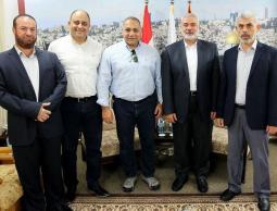 هنية والسنوار يودعان الوفد الأمني المصري