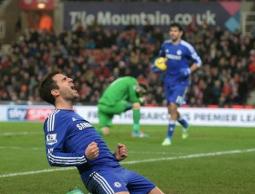 فرحة فابريغاس بالهدف الثاني