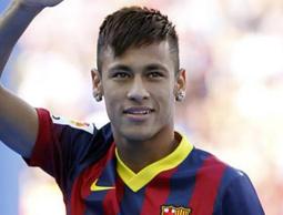 استقبال حافل لنيمار في كامب نو