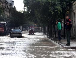 أمطار تتساقط 