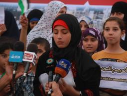 الطفلة حنين زعرب خلال إلقائها كلمة أبناء الشهداء
