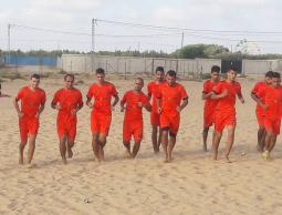 جانب من تدريبات خدمات الشاطئ