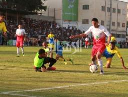 عمر أبو عبيدة يمينا