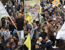 عراك بين أنصار عباس ودحلان ي