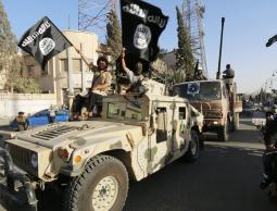 تنظيم الدولة يقصف والجيش يعلن عملية استرجاع الرمادي