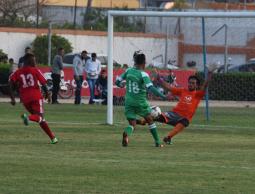 جانب من مباراة الصداقة والاستقلال