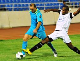 عبد اللطيف البهداري بالزي الأبيض