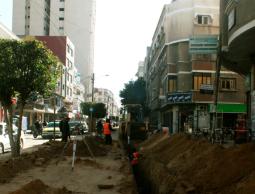 بلدية غزة تركّب أنابيب مياه (أرشيف)