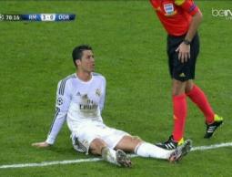 لحظة إصابة رونالدو أمام دورتموند